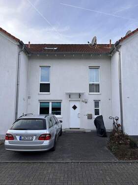 Ansicht von vorne - Reihenmittelhaus für junge Familie in Bestlage