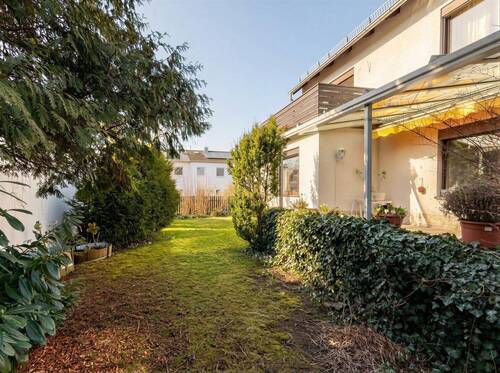 schöner gepflegter Garten - 