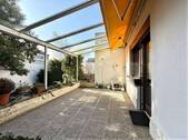 sonnige überdachte Terrasse - 