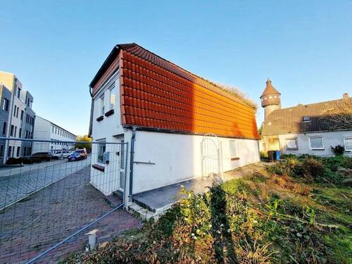 Haus - 4 Zimmer Mehrfamilienhaus, Wohnhaus zum Kaufen in Heide