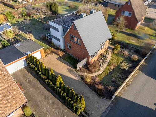 Bild 1 - Saniertes Einfamilienhaus mit Anbau und großem Garten in Adendorf