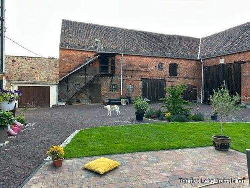 Hofansicht - 8 Zimmer Mehrfamilienhaus, Wohnhaus in Seehausen