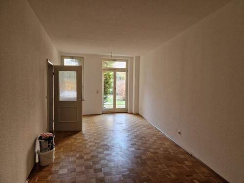 Wohnzimmer - 2 Zimmer Etagenwohnung zum Kaufen in Halle (Saale)