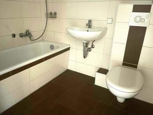 Beispielbild - 4 Zimmer Etagenwohnung zur Miete in Oschersleben