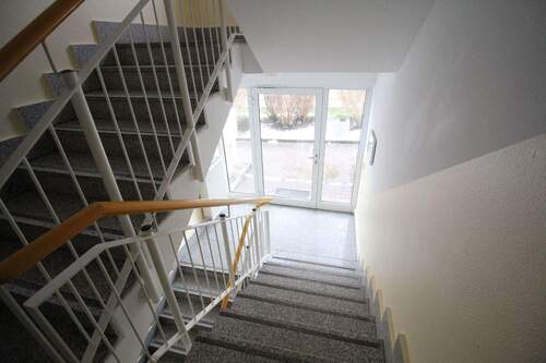 Treppenhaus - 1 Zimmer Etagenwohnung zum Kaufen in Dresden