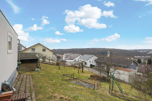 Grundstück mit Garage - 