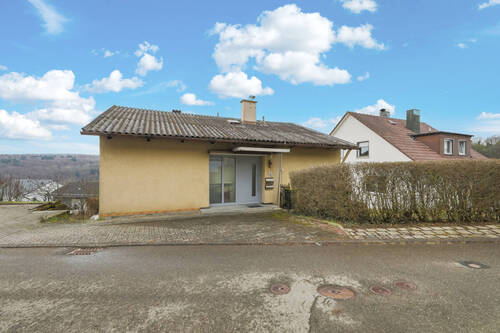 Straßenansicht - 5 Zimmer Einfamilienhaus zum Kaufen in Pforzheim