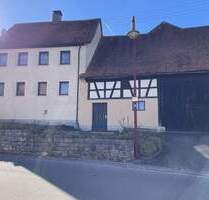 Älteres Wohnhaus mit Einliegerwohnung, Garage und großem Maschinenschuppen - Kreßberg / Mariäkappel