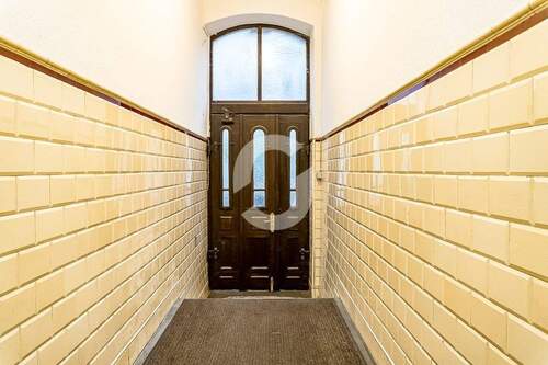 Hauseingang - 7 Zimmer Etagenwohnung zur Miete in Stuttgart