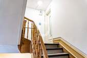 Treppenhaus - 7 Zimmer Etagenwohnung in Stuttgart