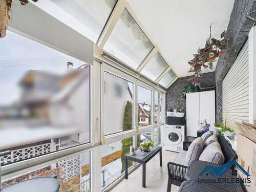 Verglaster Balkon - 5 Zimmer Etagenwohnung in Kirchheim unter Teck / Jesingen