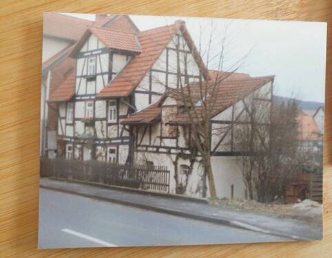 Außenansicht Eingangsbereich alt 2.jpg - 5 Zimmer Einfamilienhaus zum Kaufen in Ahnatal