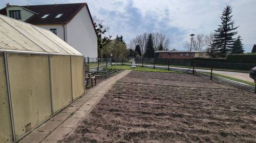 Gemüsegarten mit Gewächshaus - 