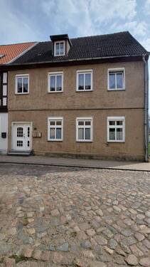 Straßenfront - 1 Zimmer Mehrfamilienhaus, Wohnhaus zum Kaufen in Stavenhagen