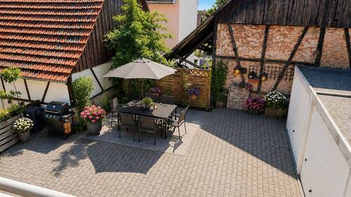 Innenhof-KI-generiert - 