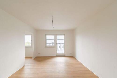 Wohnzimmer - Etagenwohnung mit 72,20 m&sup2; in Kitzscher zur Miete