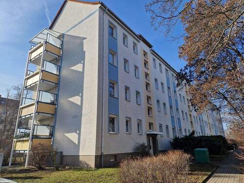 Hausansicht - 3 Zimmer Etagenwohnung zum Kaufen in Halle (Saale)