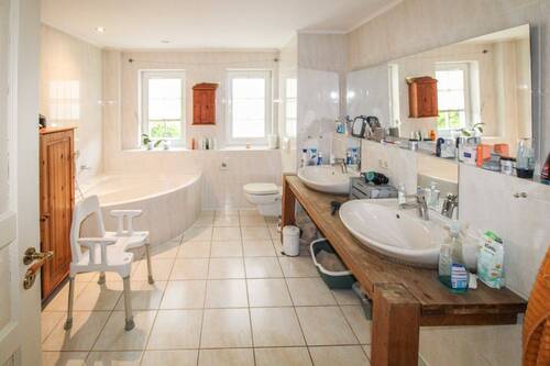 modernes Badezimmer - 