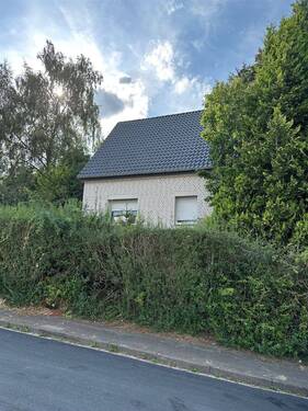 Hausansicht - 4 Zimmer Einfamilienhaus in Hiddenhausen