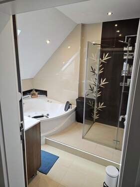 Bad - 3 Zimmer Etagenwohnung in Mogendorf