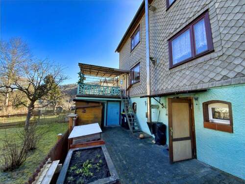 Anbau mit Terrasse - 7 Zimmer Mehrfamilienhaus, Wohnhaus in Schwarzatal