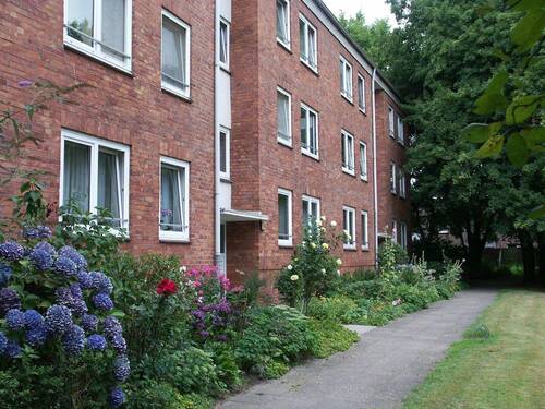 Haus Eingangsseite - 3 Zimmer Etagenwohnung in Hamburg Bramfeld