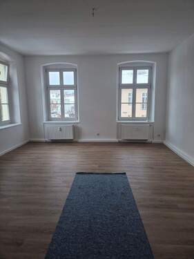 1. Zimmer - großzügige, helle & frisch sanierte 2- Zimmerwohnung