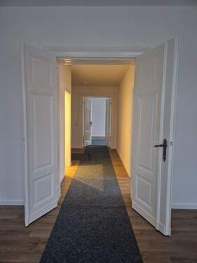 Blick vom 1. Zimmer ins 2. Zimmer - 