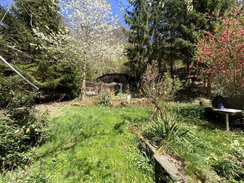 überdachte Bar mit Gartenteich - 