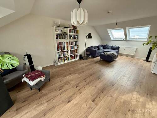 Wohnzimmer - Einziehen und Wohlfühlen - 175.000,00&nbsp;EUR Kaufpreis, ca.&nbsp; 92,00&nbsp;m&sup2;&nbsp;Wohnfl&auml;che