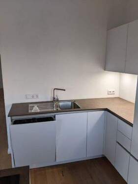 offene Küche mit viel Licht - 