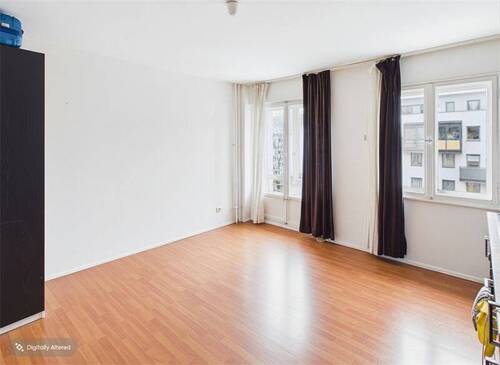 Wohnzimmer1 - Bayerisches Viertel: 2-Zi-Wohnung im 5.OG mit Aufzug
