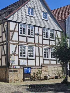 Ansicht von vorn.jpg - Provisionsfrei! Wohn-Geschäftshaus in der Innenstadt von 34626 Neukirchen
