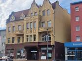 Hausansicht vorn - 3 Zimmer Etagenwohnung in Bitterfeld