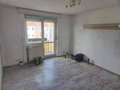 Wohnzimmer mit Balkon - 