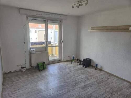 Wohnzimmer mit Balkon - 