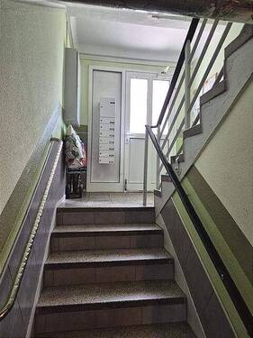 Treppenhaus - Etagenwohnung mit 59,00 m&sup2; in Braunsbedra zum Kaufen