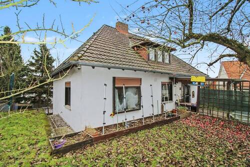 Hinteransicht - 7 Zimmer Einfamilienhaus zum Kaufen in Hattorf am Harz