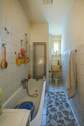 Wohnung 2. OG: Tageslichtbad mit Badewanne - 