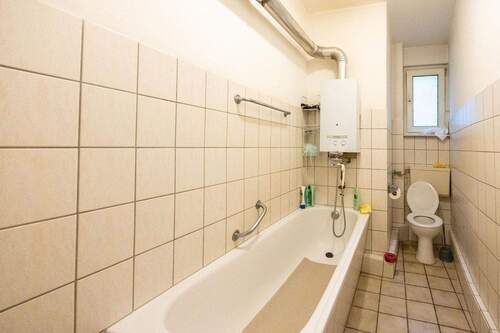 Wohnung 3. OG: Tageslichtbad mit Badewanne - 