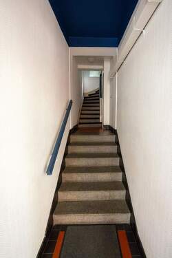 Treppenhaus - Mehrfamilienhaus, Wohnhaus mit 147,00 m&sup2; in Altena zum Kaufen