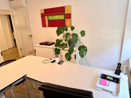 1b - Exklusives Büro im Herzen von Düsseldorf - hell, modern, möbliert