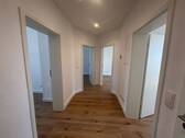 Flur - Etagenwohnung mit 77,70 m&sup2; in Hanau zur Miete