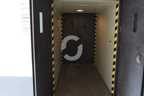 Lastenaufzug - Halle in Stuttgart zur Miete