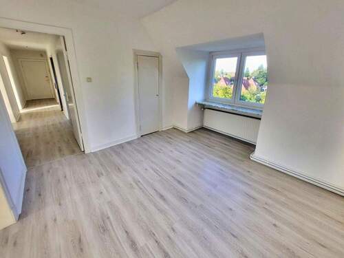 Bild 2 - 4 Zimmer Etagenwohnung zur Miete in Lübeck