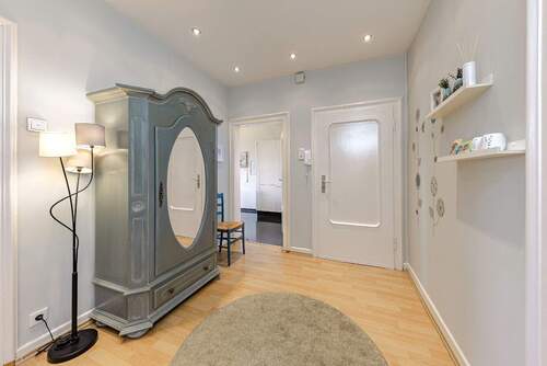 einladende Diele mit viel Platz - 