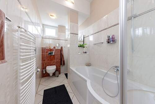 modernes Badezimmer - 
