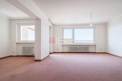 Wohn- und Essbereich - Top!! 4 Zimmer Wohnung mit Tiefgaragenstellplatz, Einbauküche und Loggia