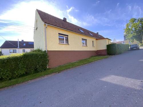 Vorderansicht - 8 Zimmer Einfamilienhaus zum Kaufen in Krölpa