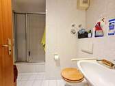 Bad mit Dusche - 